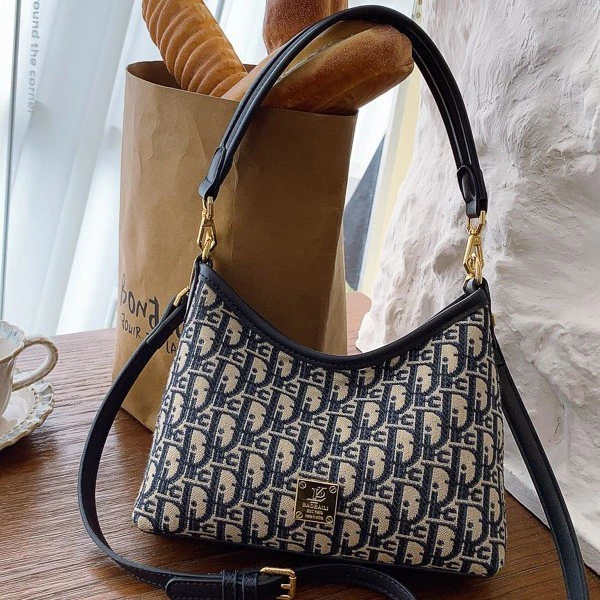 sg-11134201-824ge-mpk73w0cjaj030.webp Retro Embroidered Crossbody Shoulder Bag