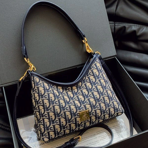 sg-11134201-824gp-mpk73v4xe1hc0c.webp Retro Embroidered Crossbody Shoulder Bag