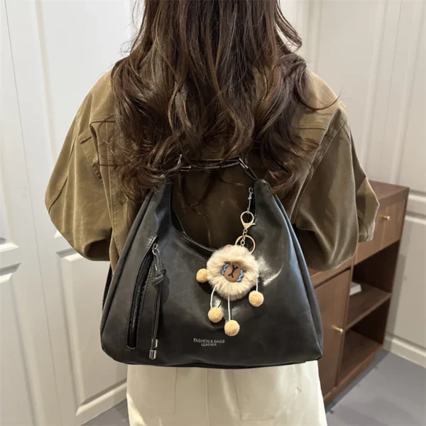 sg-11134301-821g9-mh1jxof65h5637.webp Vintage Large Capacity Shoulder Bag